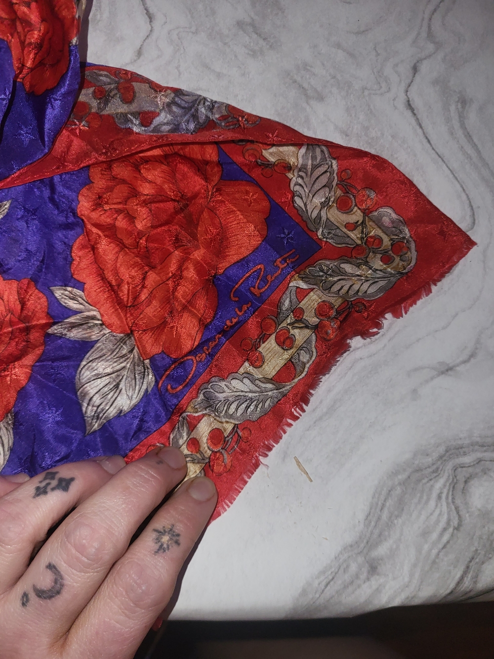 Oscar de La Renta Red & Purple Floral Women's Jeans Accessory Scarf